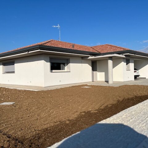 Villa singola con portico