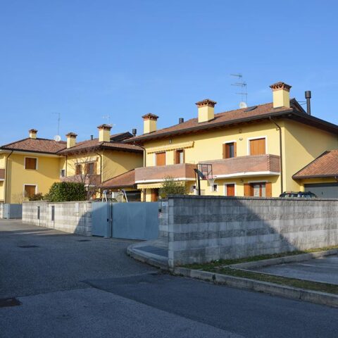 2007 Ville a schiera e appartamenti